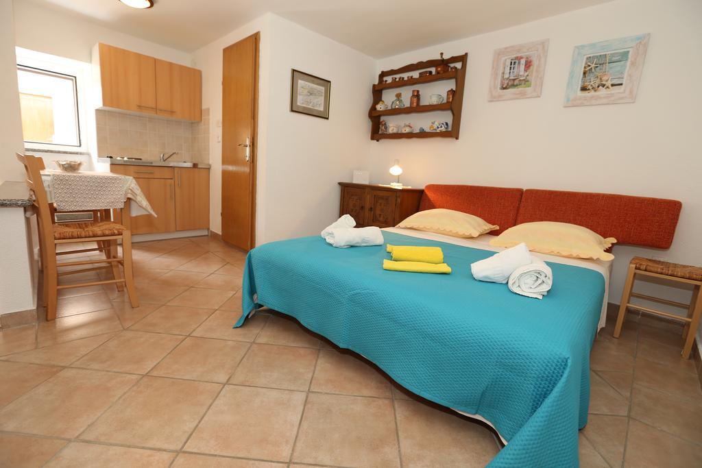 Studio Apartment Tea Baška Exterior foto